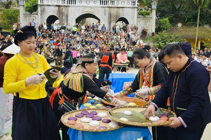 Món ăn truyền thống của người Dao tại Lễ hội Đền Đại Cại