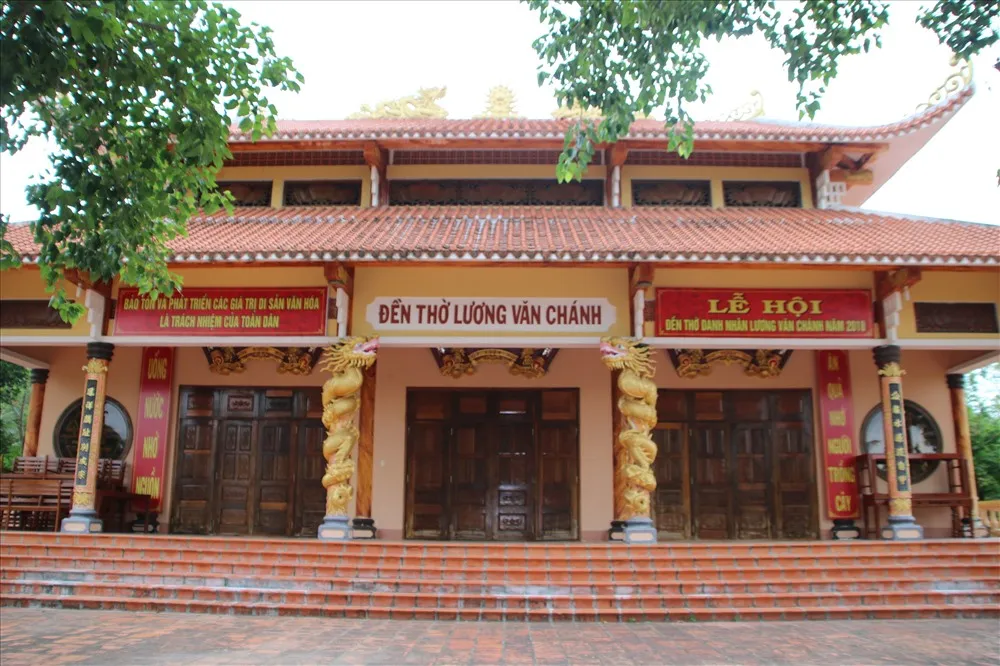 Tam quan Đền thờ Lương Văn Chánh