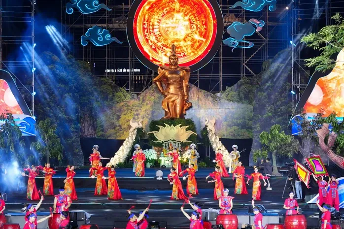Quang cảnh Lễ hội nữ tướng Lê Chân