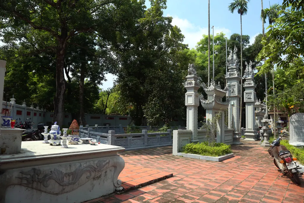 Nghi môn đình Hòe thị