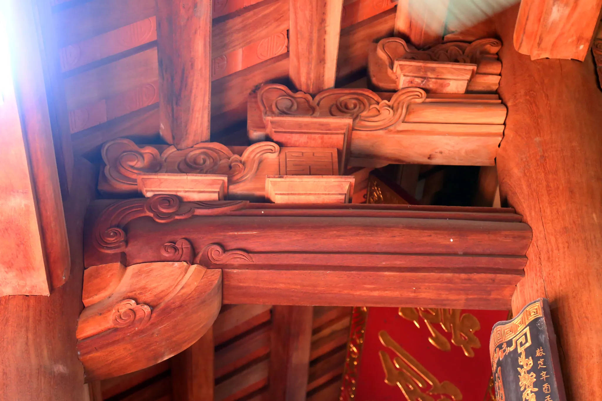 Họa tiết trên gỗ đình Thị Cấm