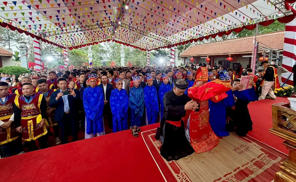 Nghi thức cúng yên vị Thánh tại Hội đền Măng Sơn