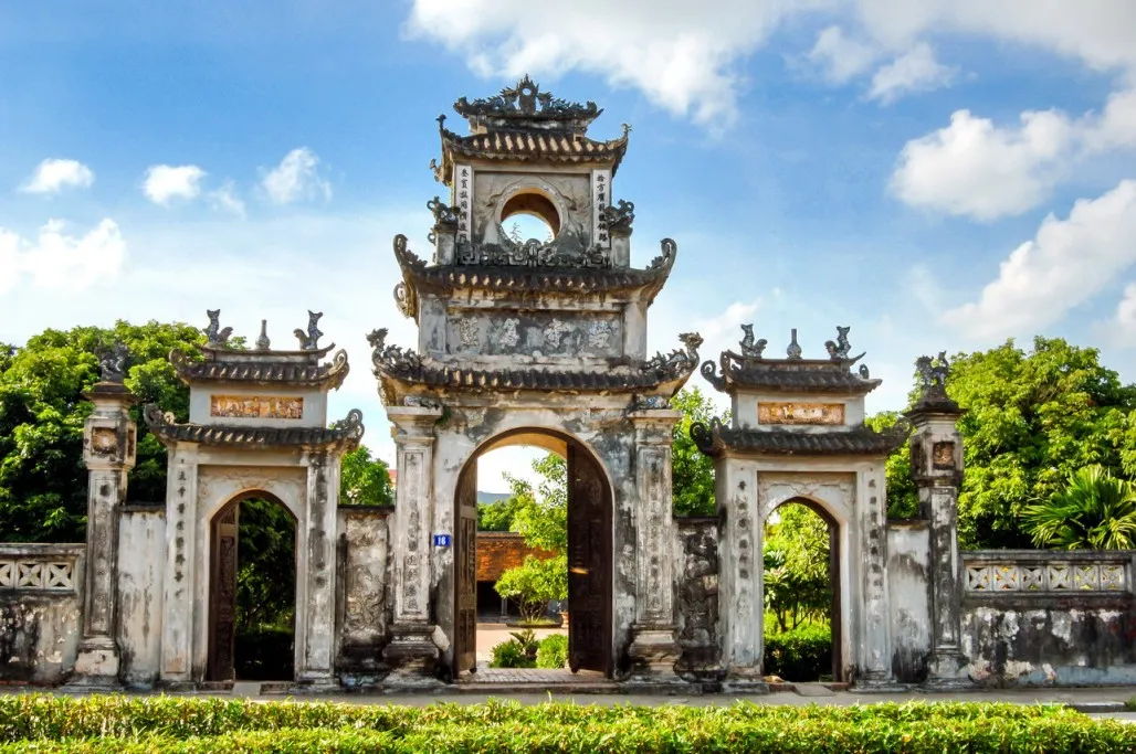 Cổng Chùa Chuông tại Khu di tích Phố Hiến
