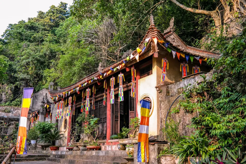 Hình ảnh bên ngoài di tích Chùa Tiên Sơn