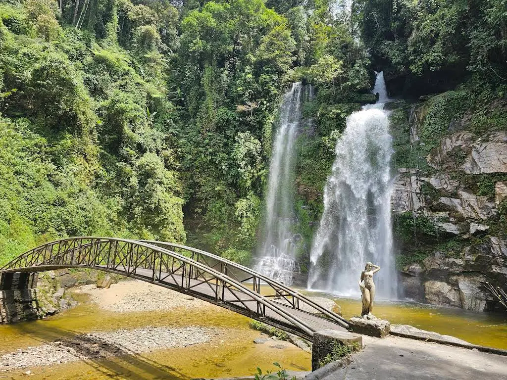 Cảnh quan khu di tích Thác Tiên Đèo Gió