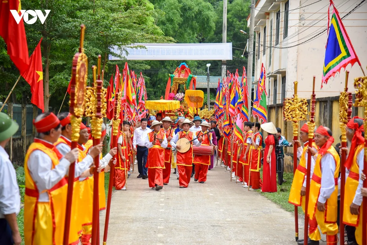 Đoàn rước tại Lễ hội Đền Lăng