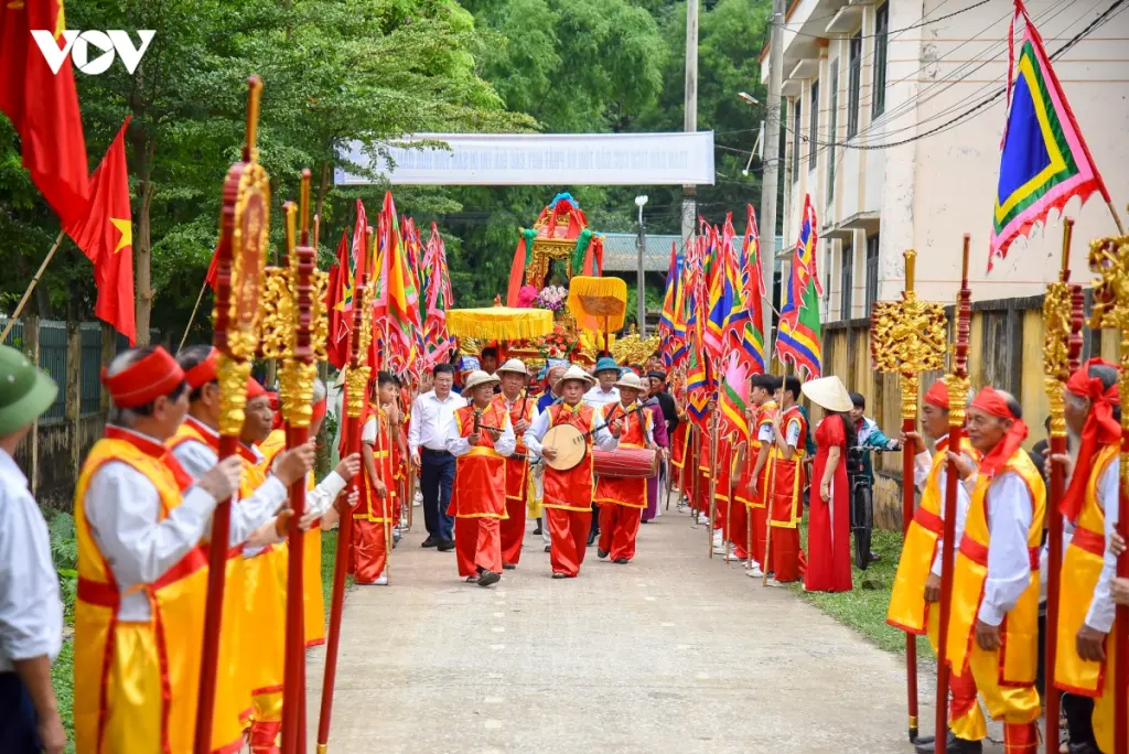 Đoàn rước tại Lễ hội Đền Lăng