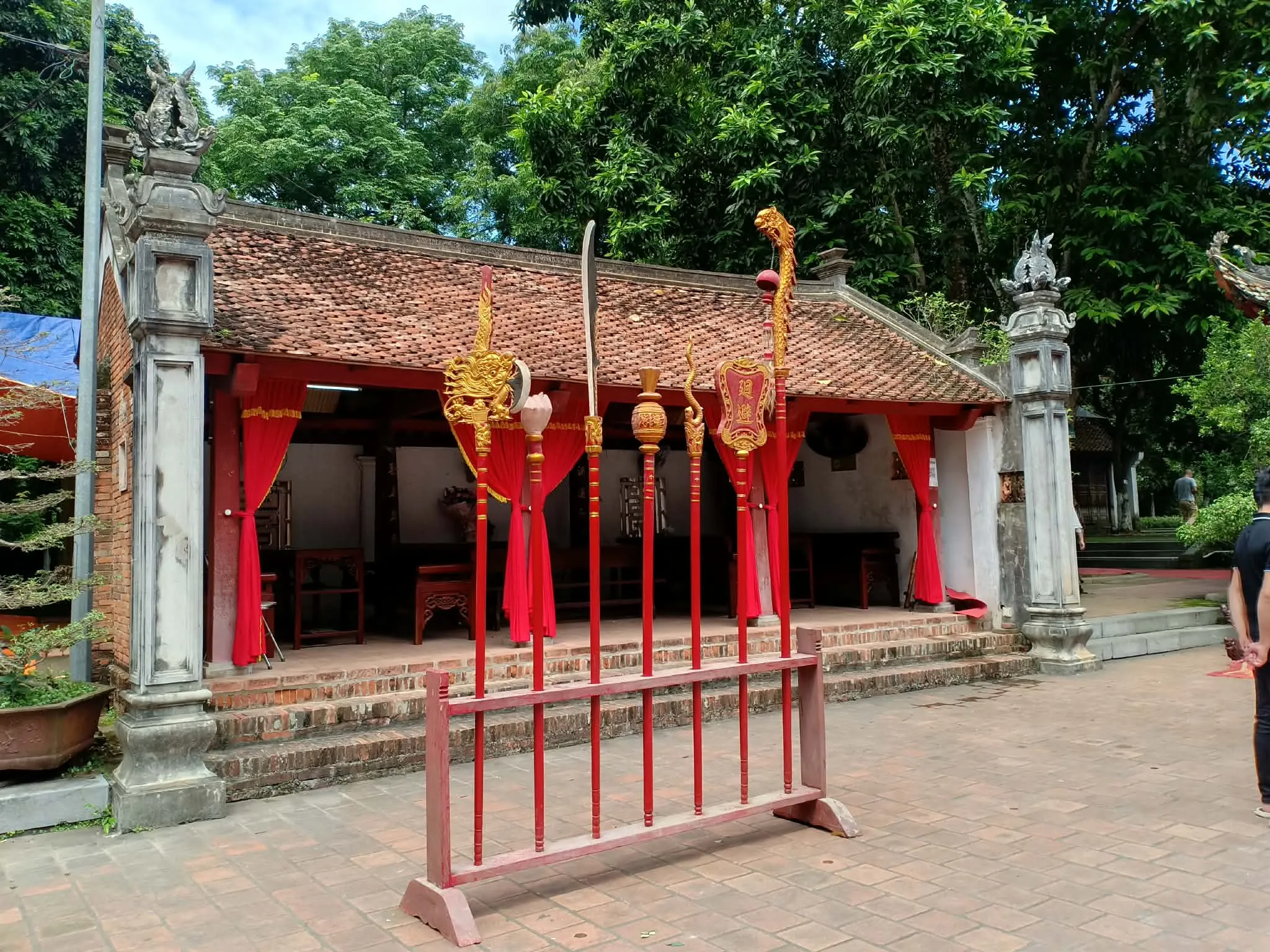 Nhà Hữu vu Đền Và