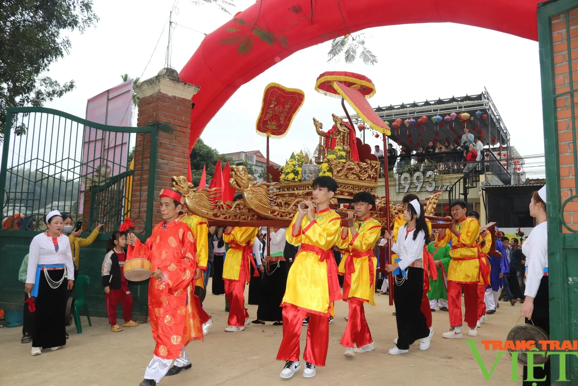Nghi thức rước kiệu tại Lễ hội Khai hạ
