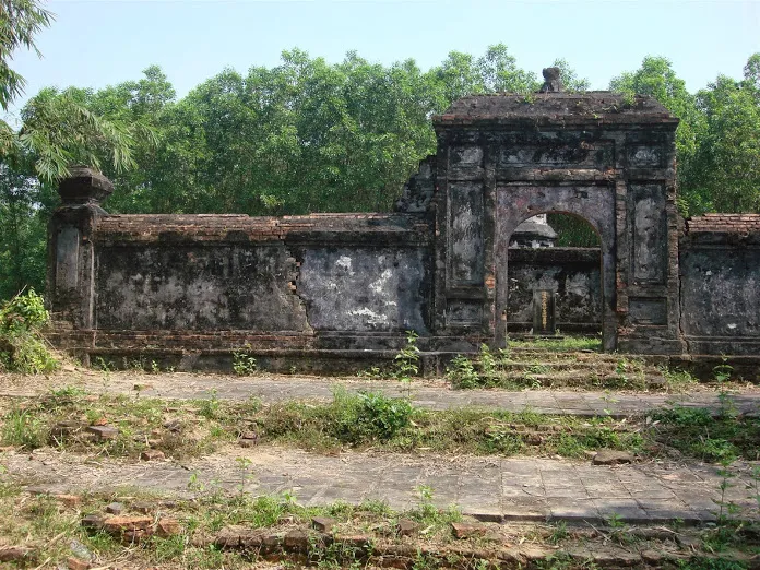 Quang cảnh bên ngoài Lăng Hoàng Cô