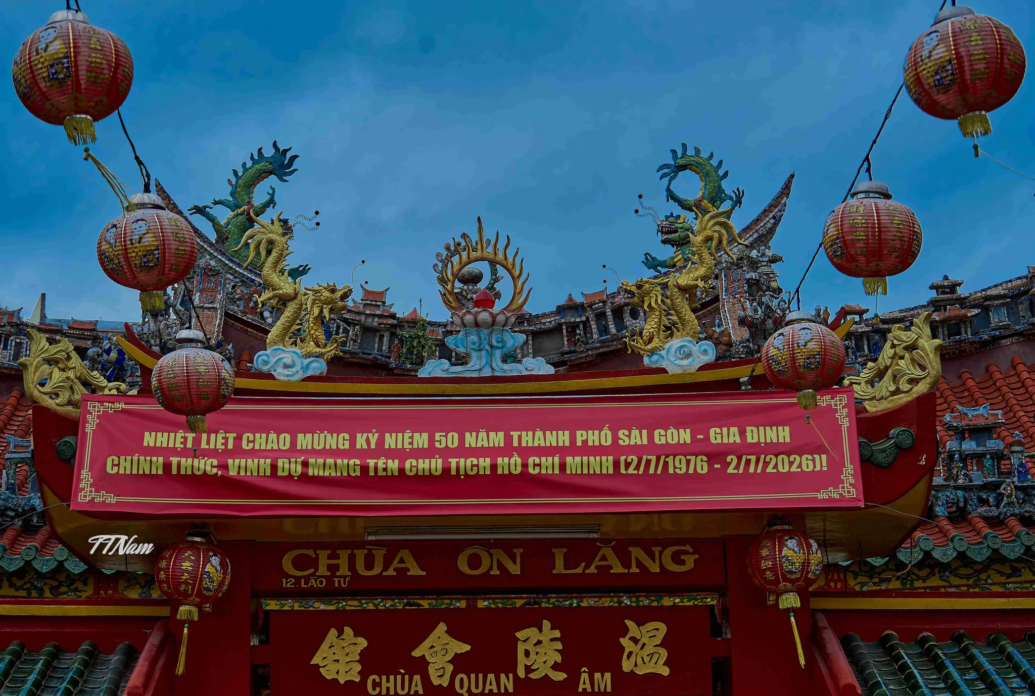 Hoạ tiết trang trí trên mái Hội quán Ôn Lăng