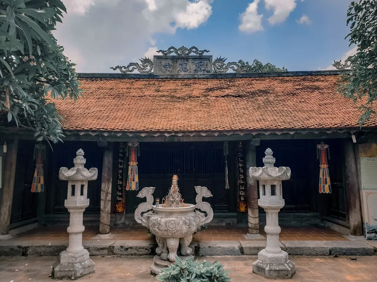 Cảnh quan Chùa Hiến
