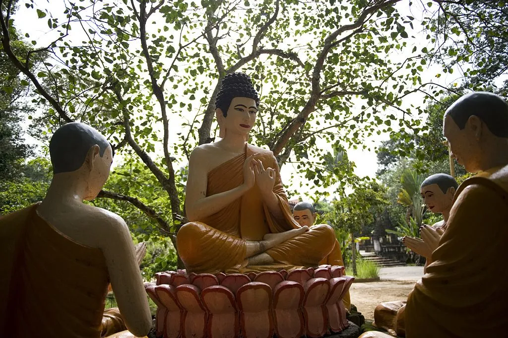 Tượng Phật tại Chùa Sam Rông Ek