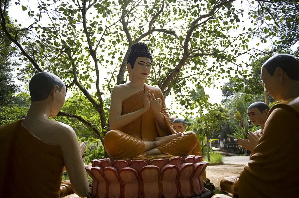 Tượng Phật tại Chùa Sam Rông Ek