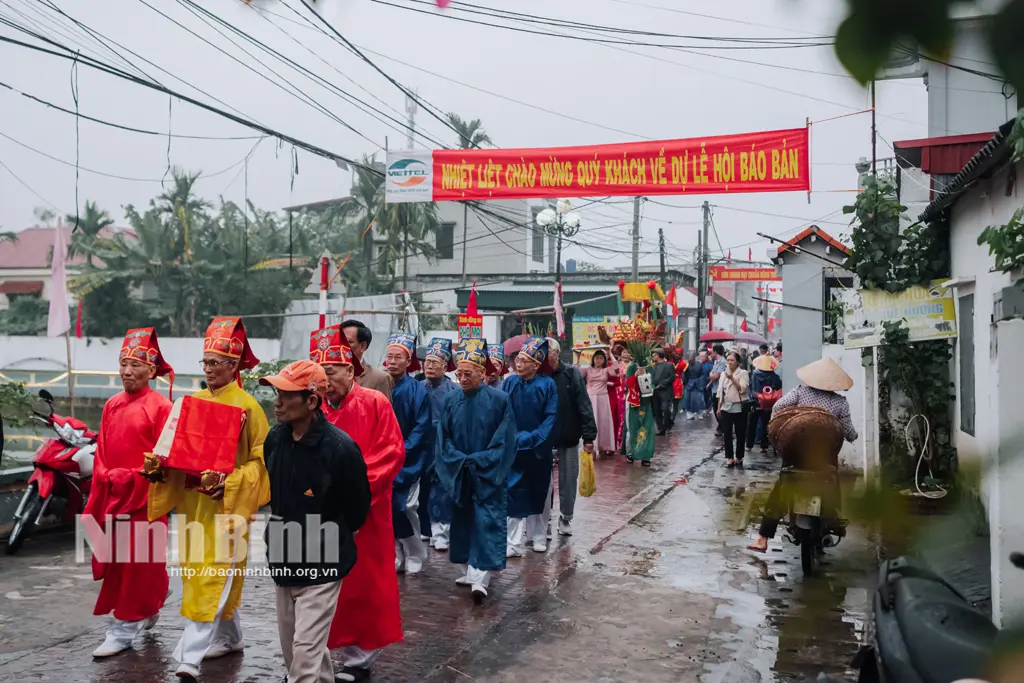 Lễ rước tại Lễ hội Báo Bản (Lễ hội Làng Nộn Khê)