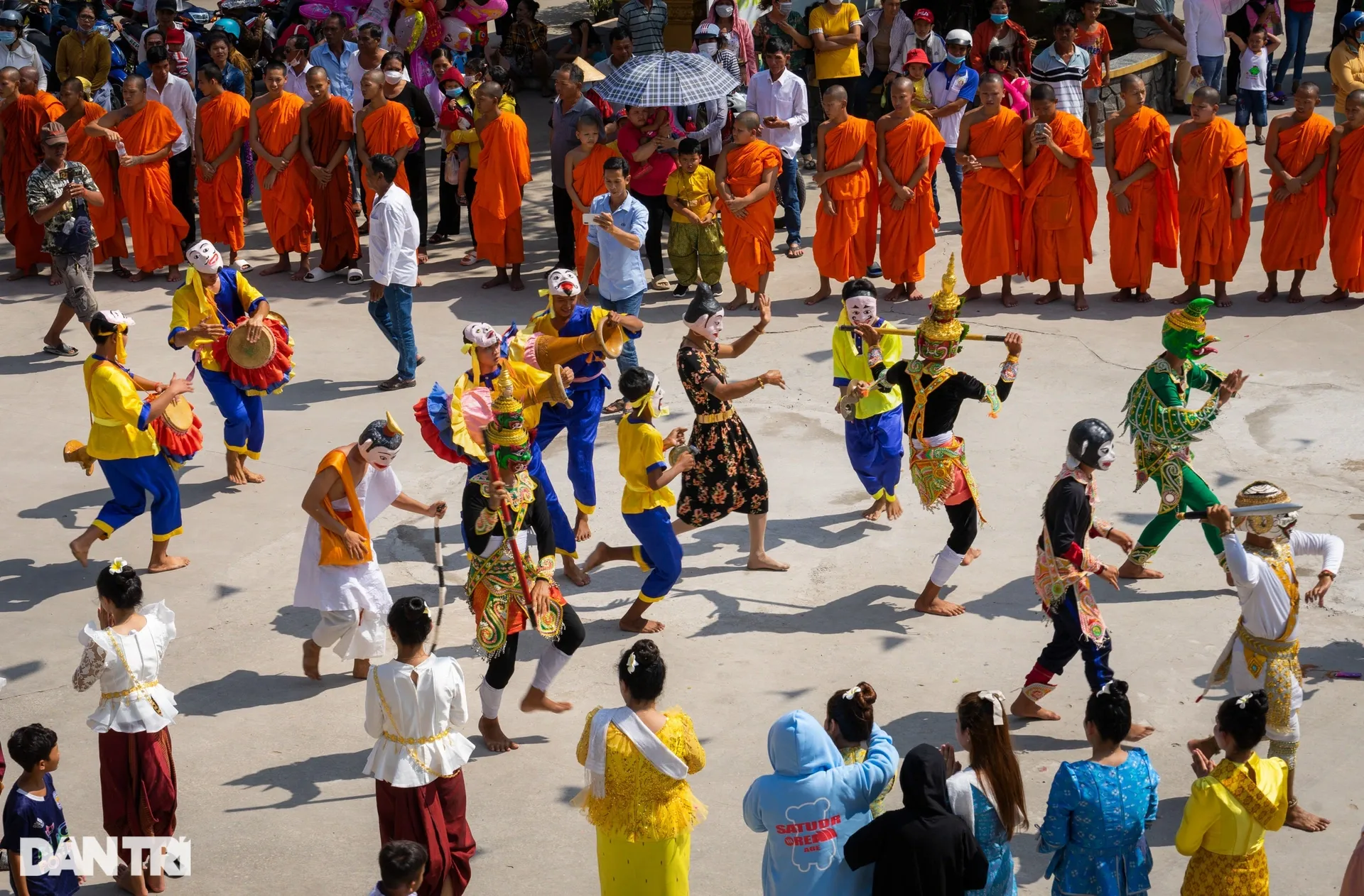 Không khí lễ hội tại Lễ dâng y Kathina