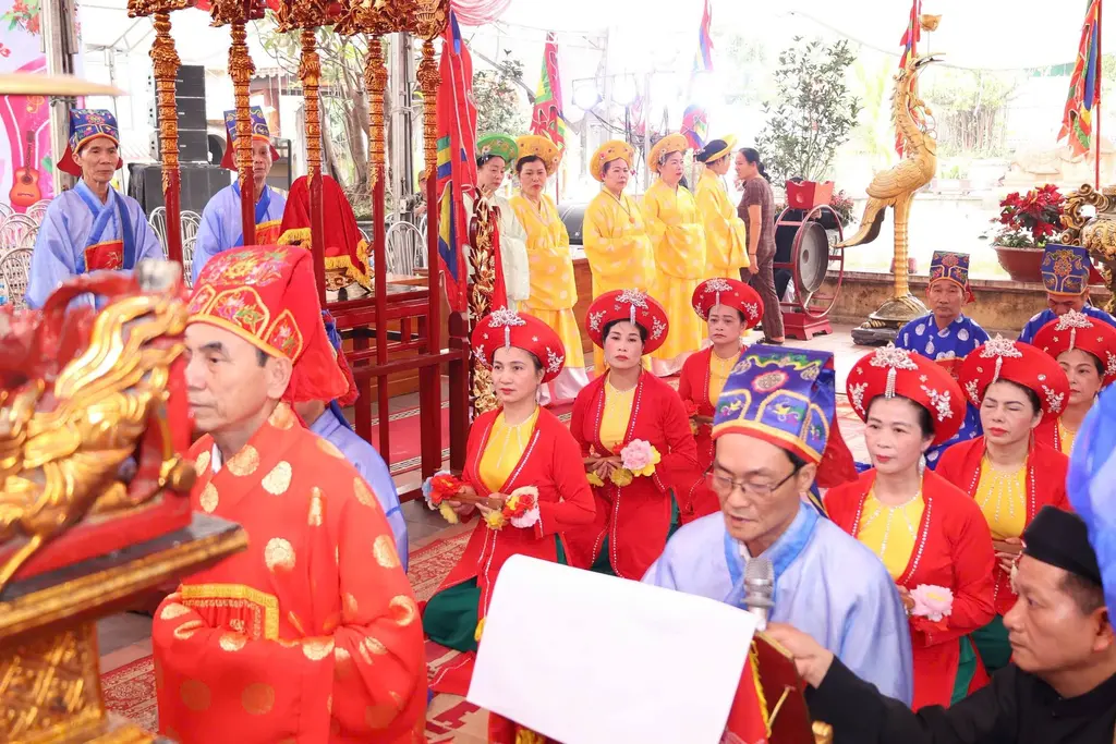 Đọc chúc văn tại Lễ hội đình Phương Lưu