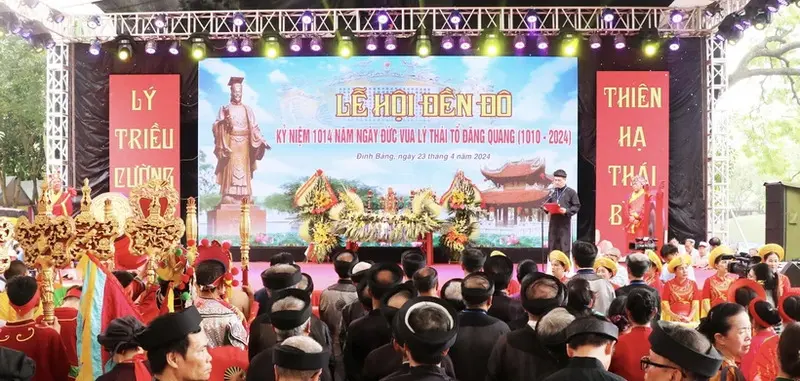 Khung cảnh Hội Đền Đô