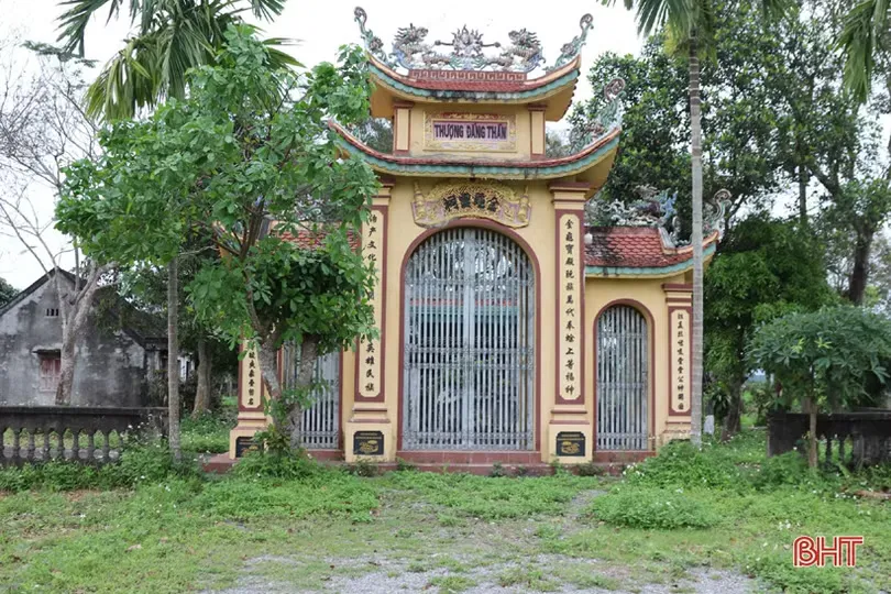 Cổng vào Đền thờ và mộ Nguyễn Tuấn Thiện