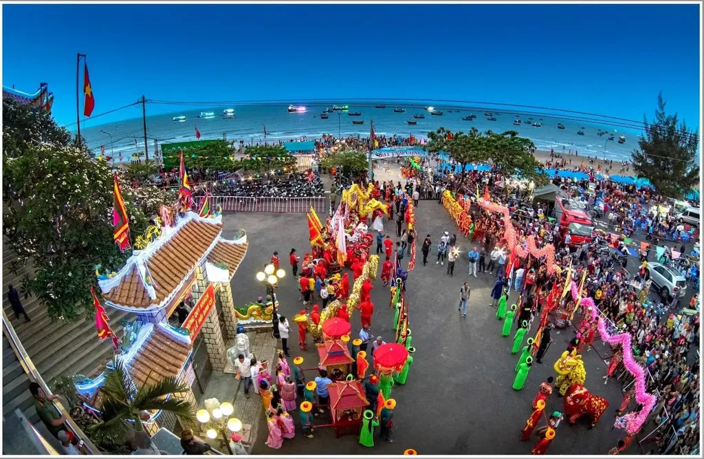 Toàn cảnh Lễ hội Dinh Cô