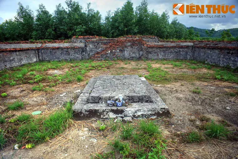 Mộ Chúa Nguyễn Phúc Thụ tại Lăng Trường Phong
