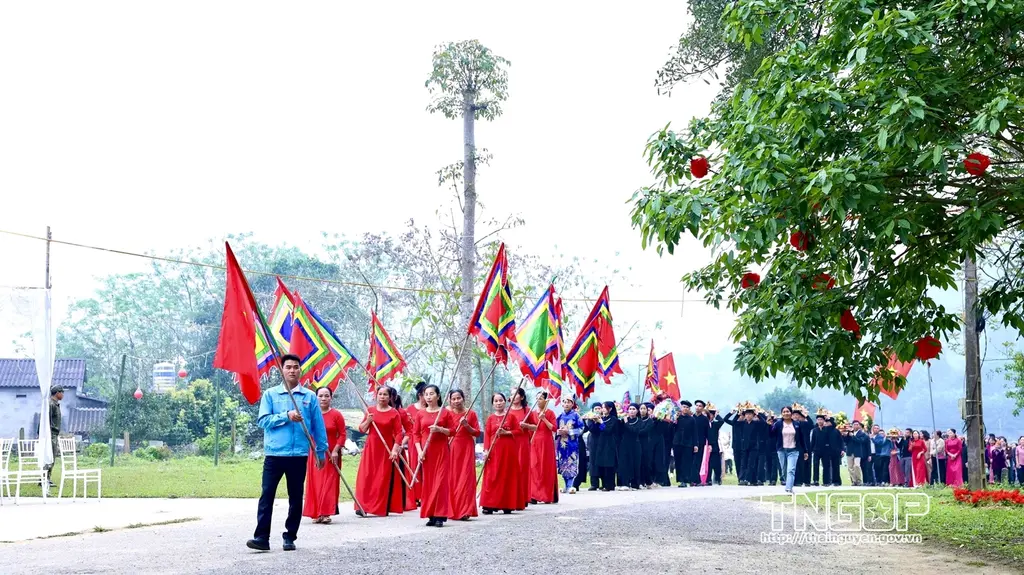 Đoàn rước Lễ hội Đền Khuân