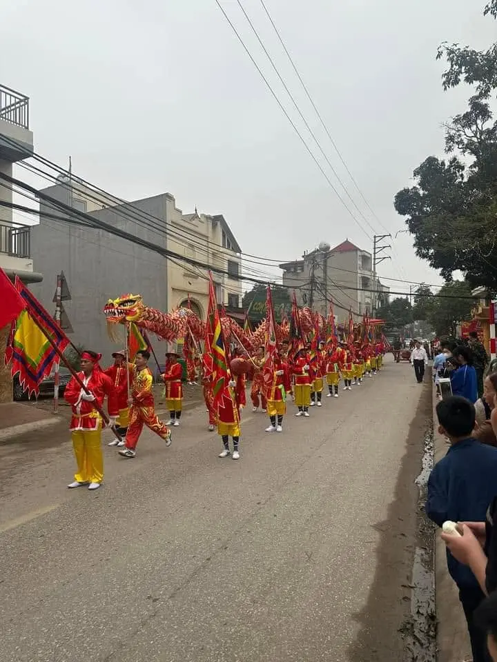 Đoàn rước tại Hội làng Hậu Ái
