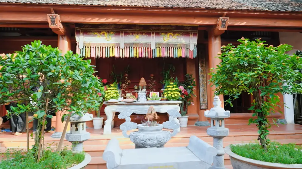 Cảnh quan tiền sảnh Miếu Yên Lan