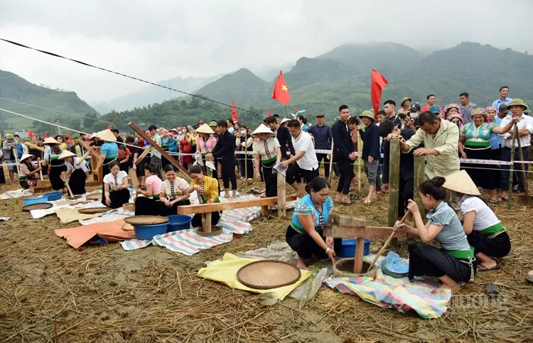 Không gian hội thi làm cốm tại Lễ hội Cốm