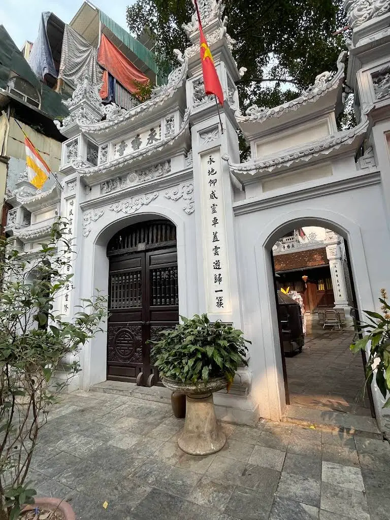 Cổng tam quan di tích Chùa Vĩnh Trù