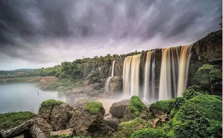 Cảnh quan Thác J'rai Bliang