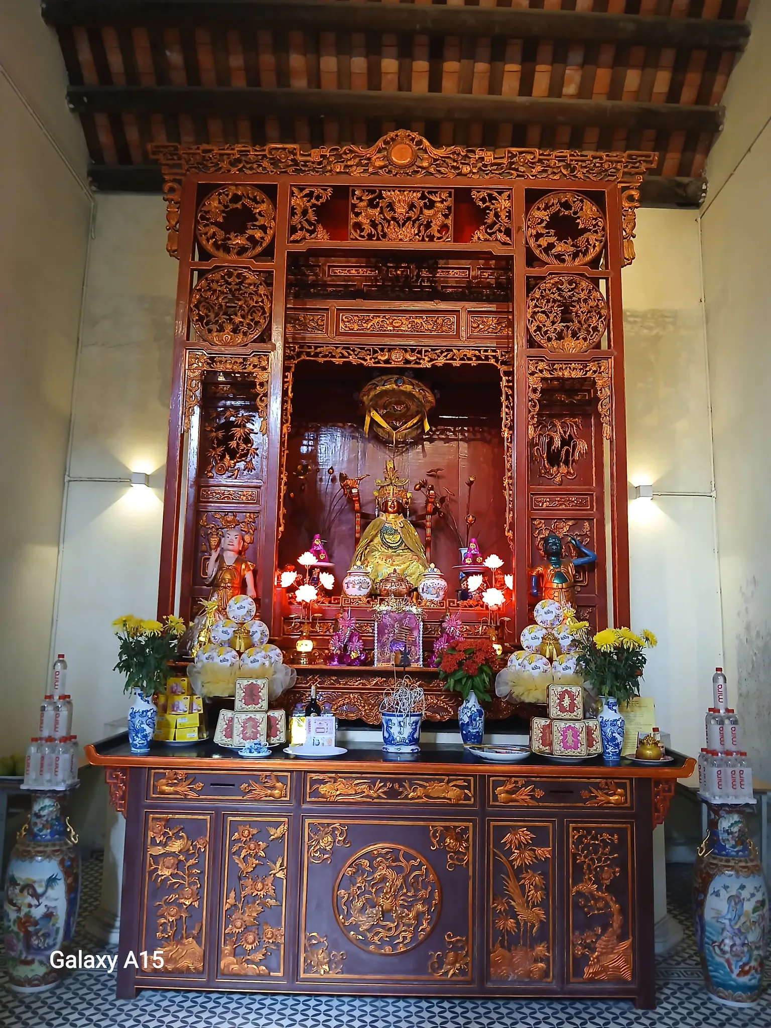 Không gian thờ Thiên Hậu Nương Nương trong di tích văn hóa 22 Hàng Buồm