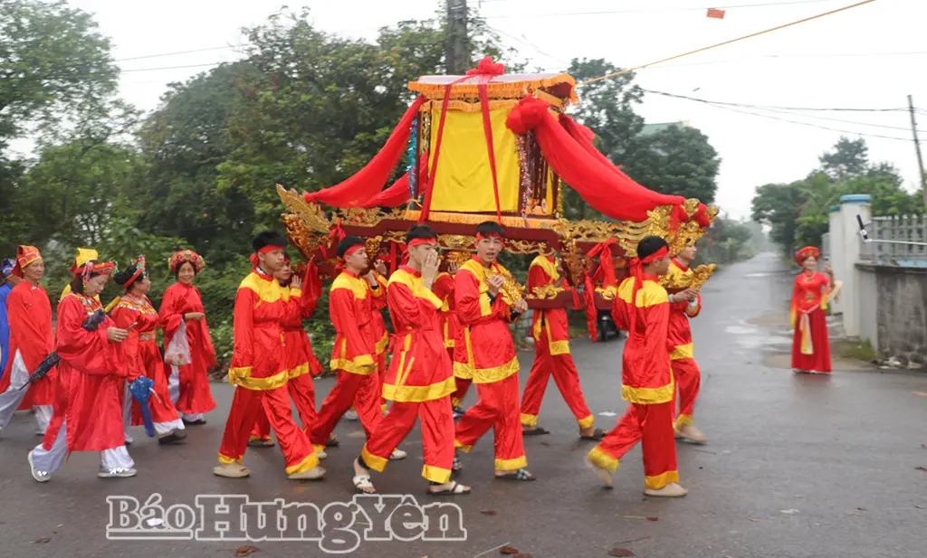 Nghi lễ rước chân linh Thánh tại Lễ hội đền Trà Phương
