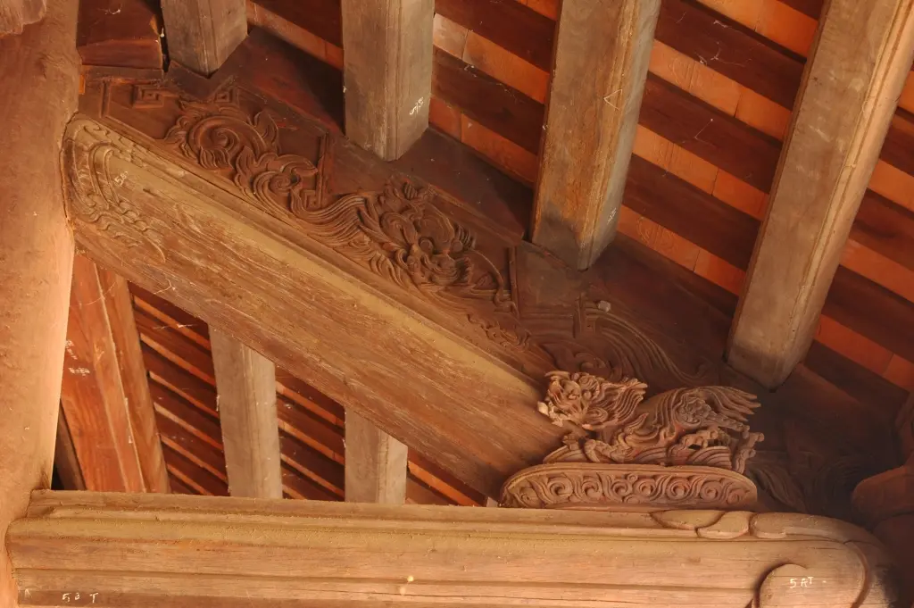 Kiến trúc bên trong Đình Thổ Hà