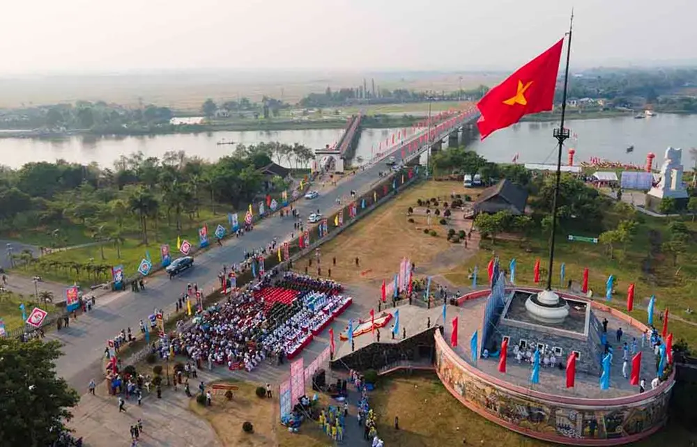 Toàn cảnh lễ Thượng cờ tại Lễ hội Thống nhất non sông