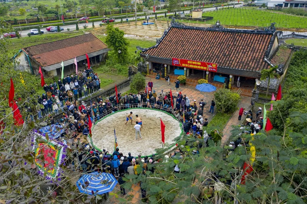 Toàn cảnh Hội Vật làng Sình