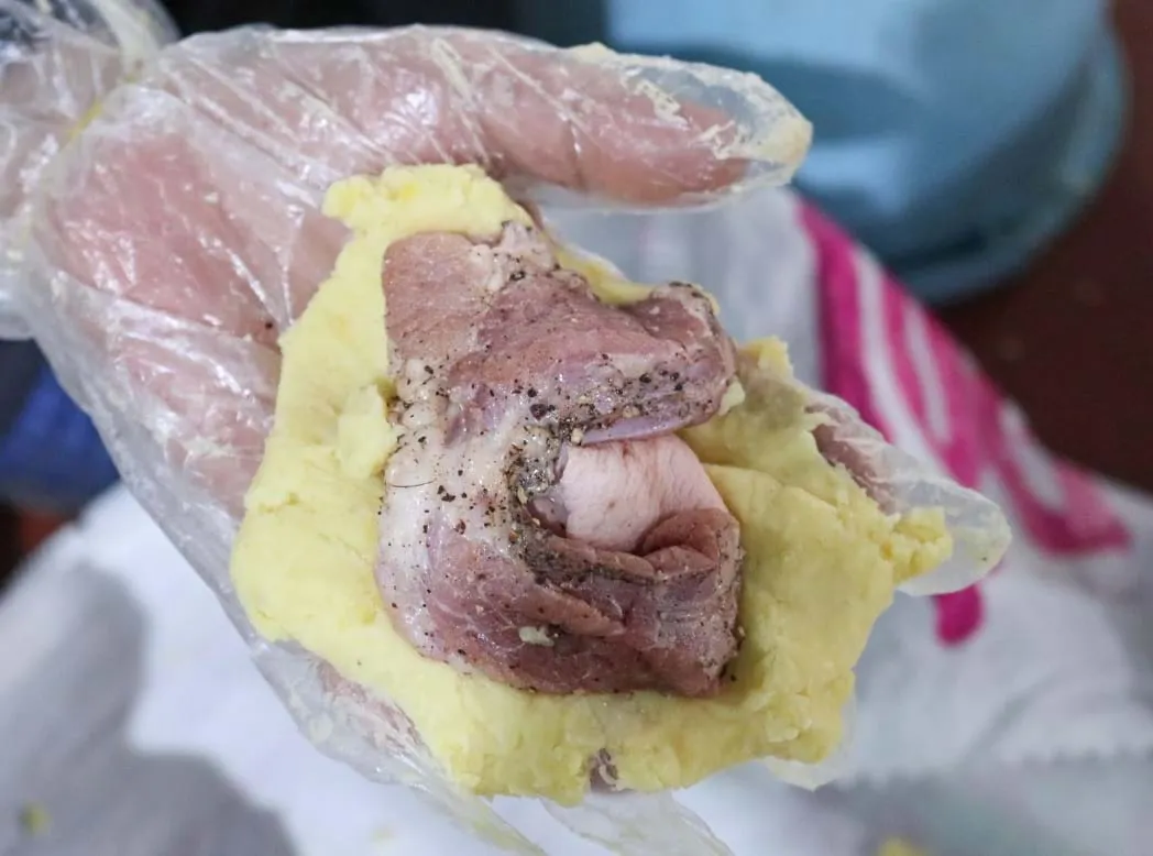 Công đoạn chuẩn bị nhân bánh.