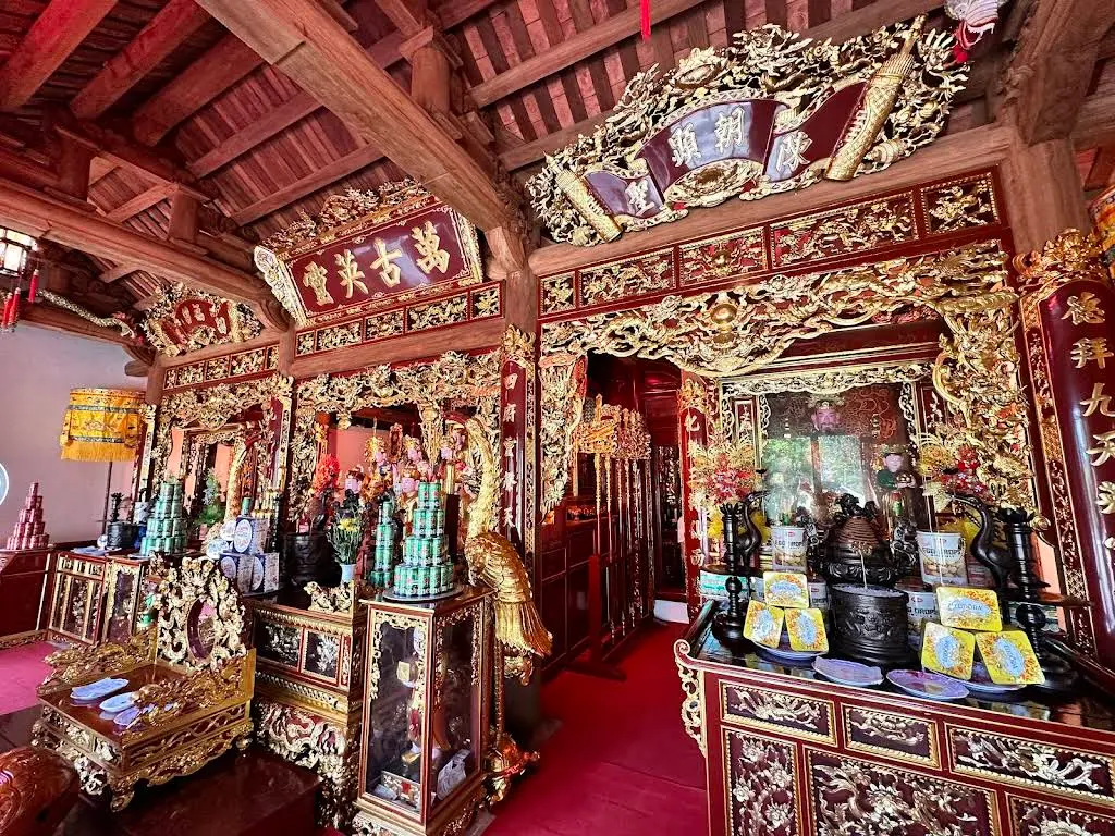 Cảnh quan bên trong di tích Đền Hạ