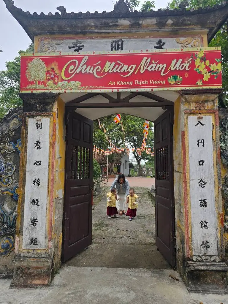 Cổng Đình Hướng Dương