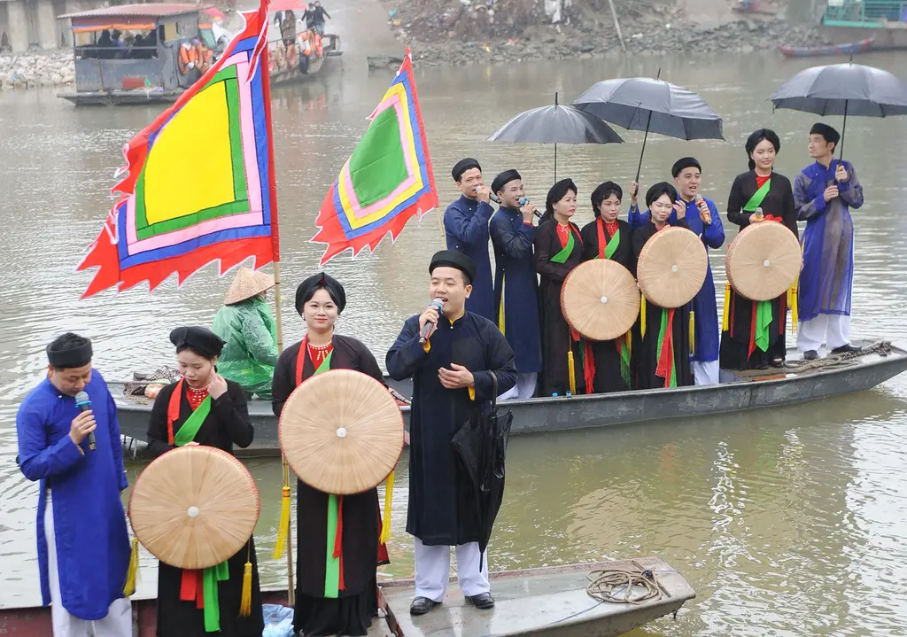 Hát quan họ trên sông của Lễ hội Thổ Hà.