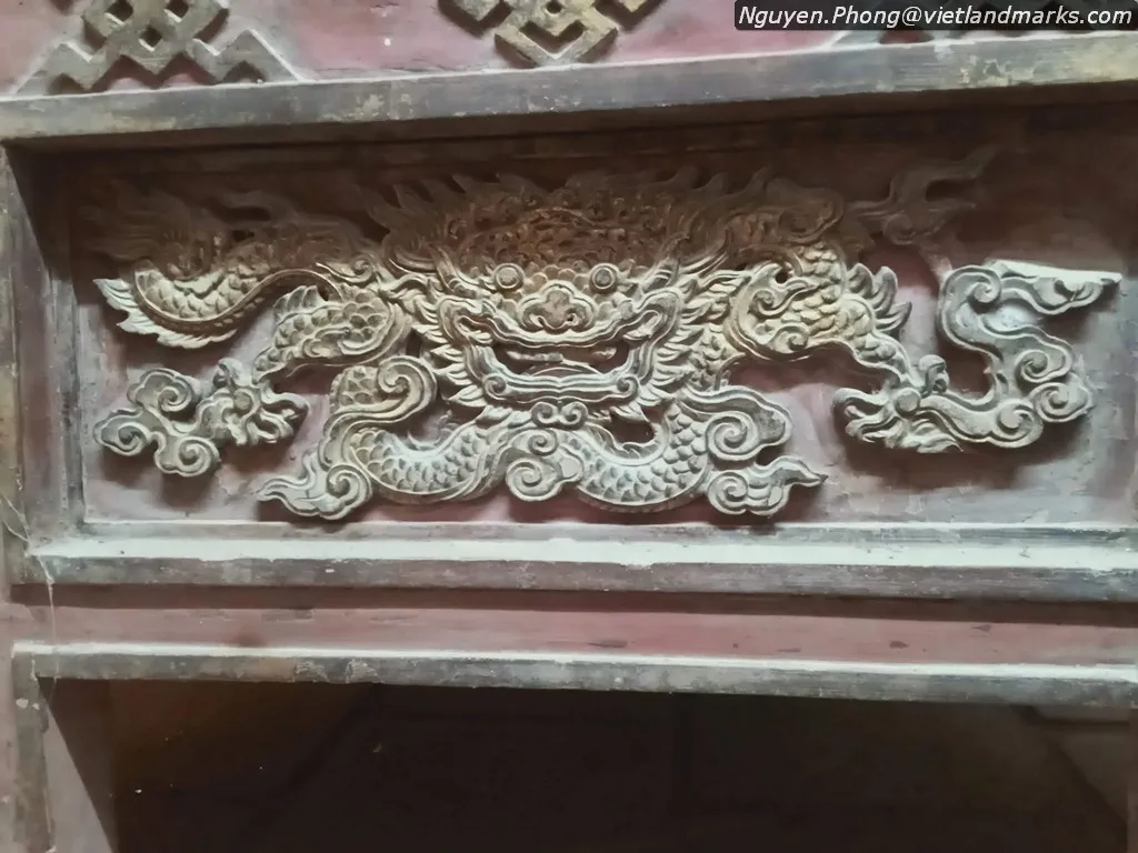 Chạm khắc rồng tại Đền Văn Xương