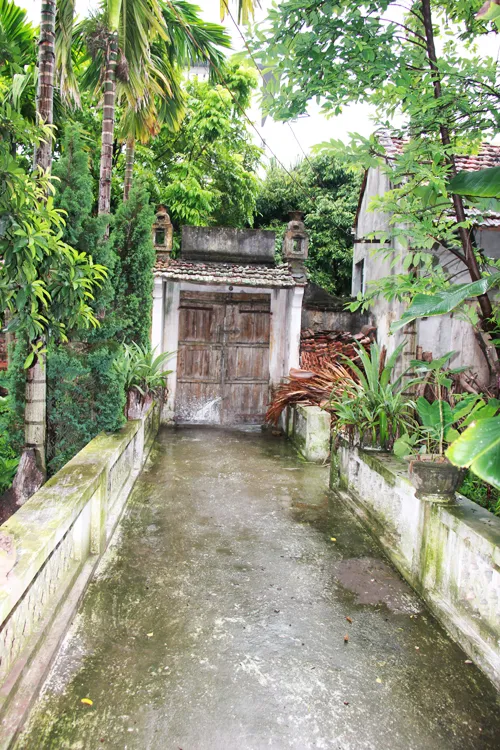 Cổng dẫn vào Chùa Đại Phùng