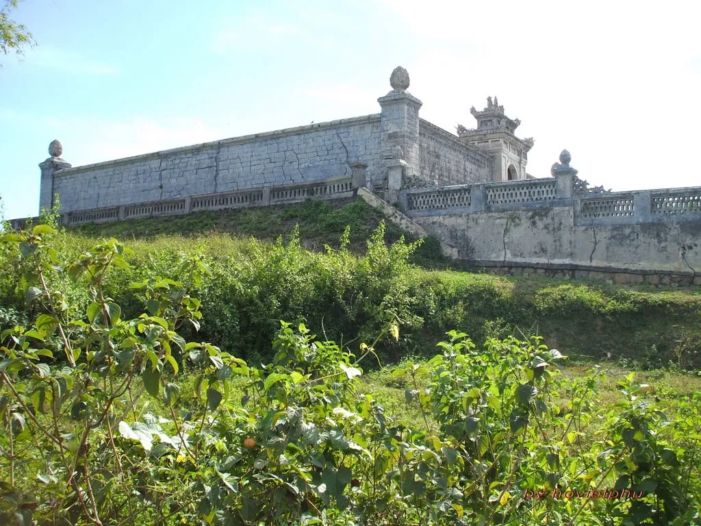 Lăng Thánh Cung chụp từ xa