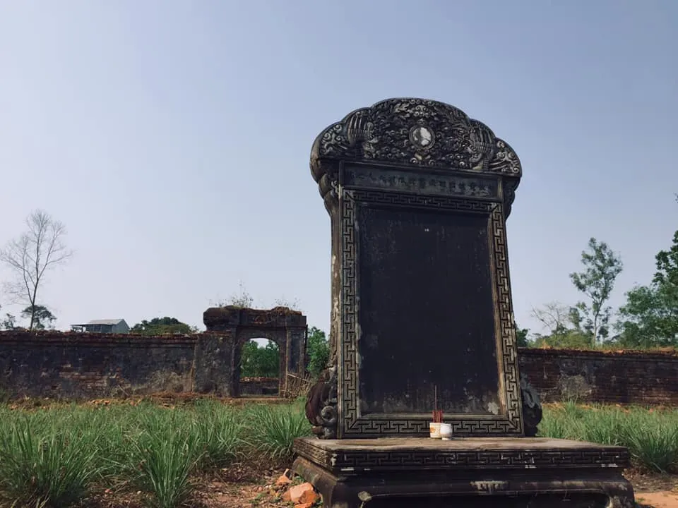 Bia đá tại Lăng Chiêu Nghi