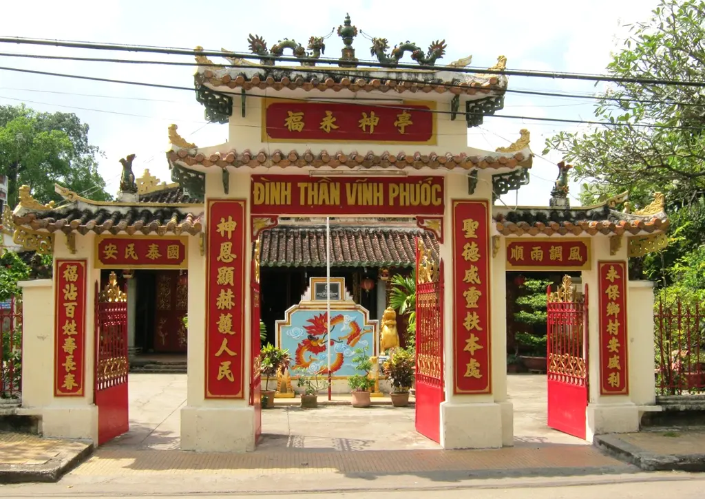 Cổng tam quan Đình Vĩnh Phước