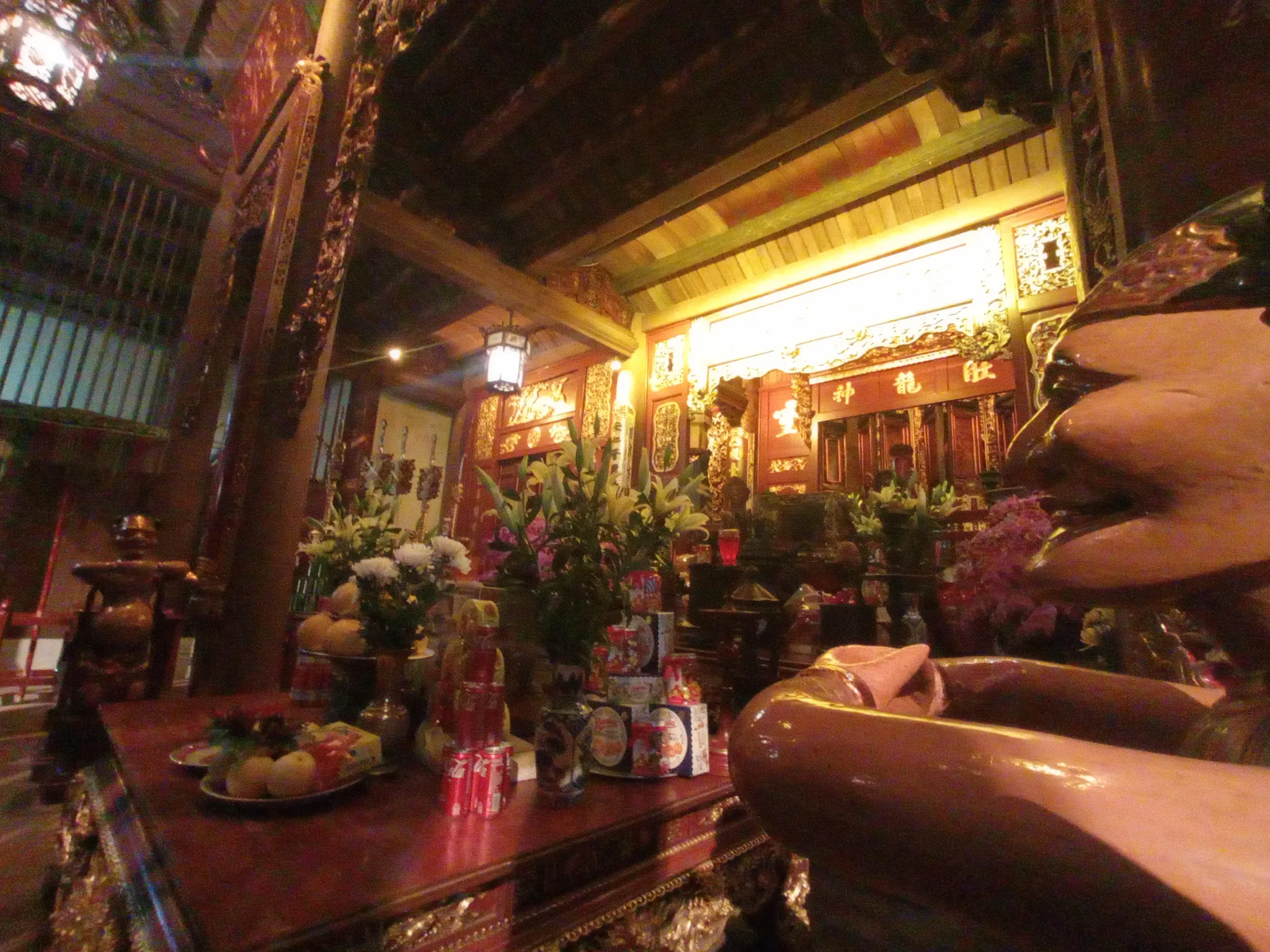 Khung cảnh điện thờ trong đền