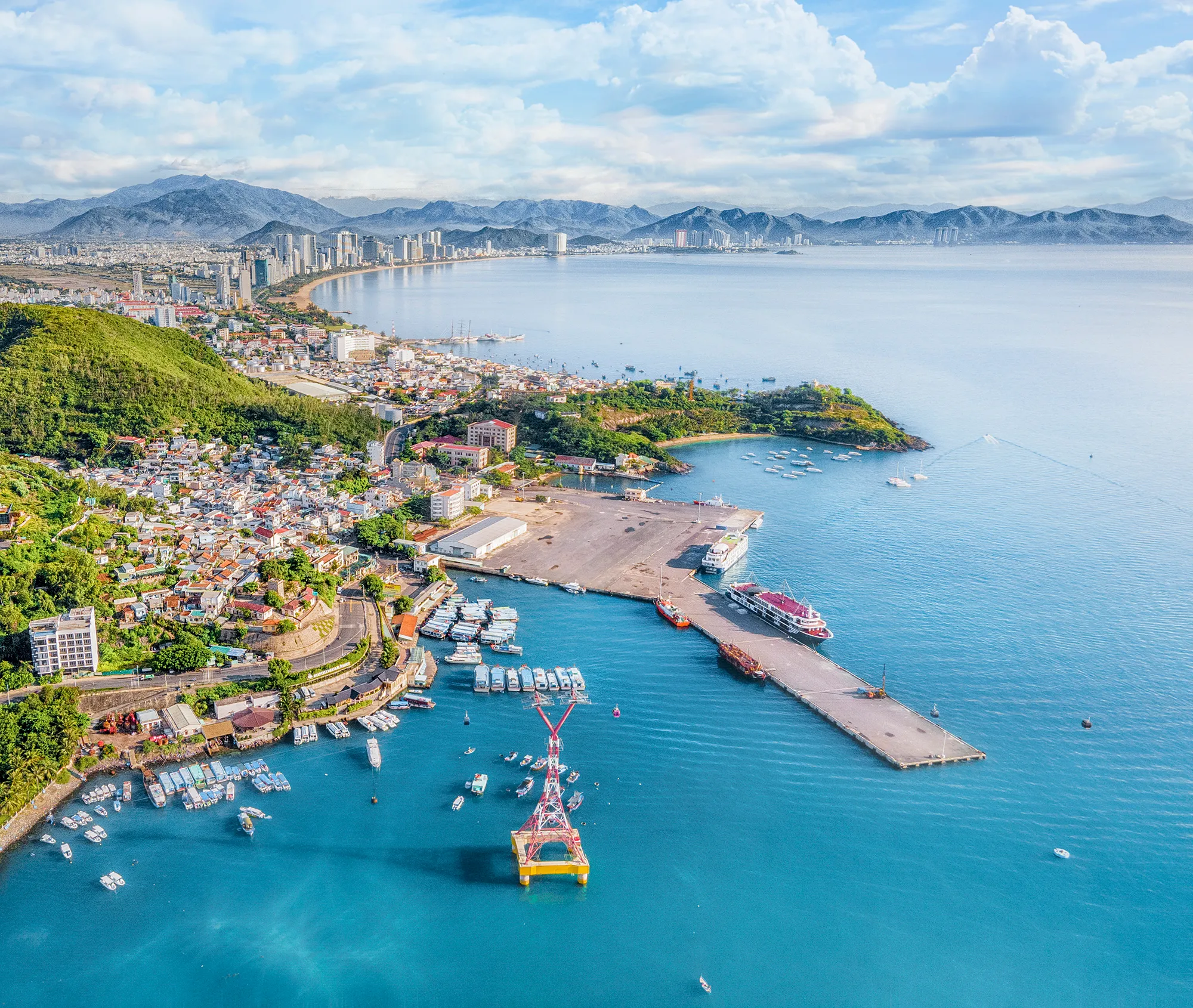 Cảnh sắc di tích danh thắng Vịnh Nha Trang