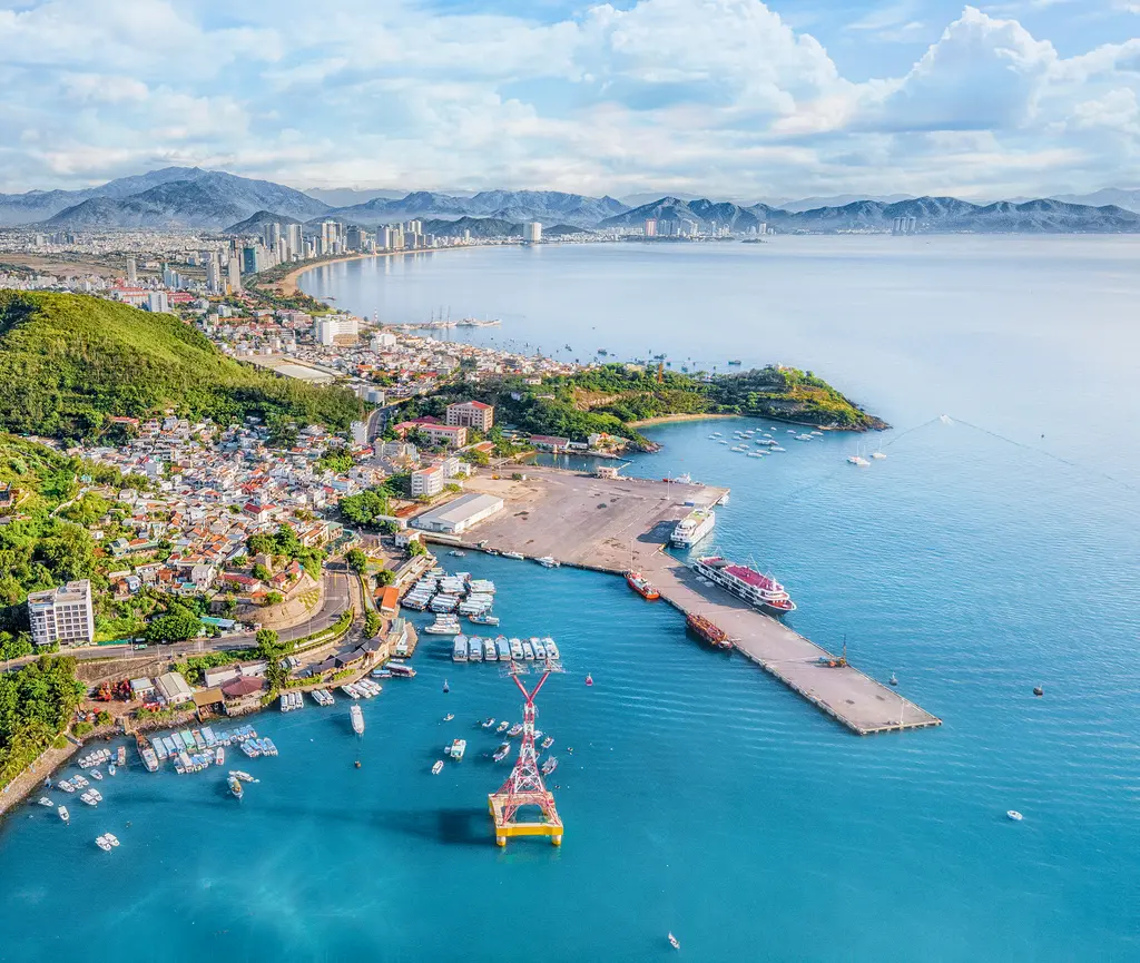 Cảnh sắc di tích danh thắng Vịnh Nha Trang