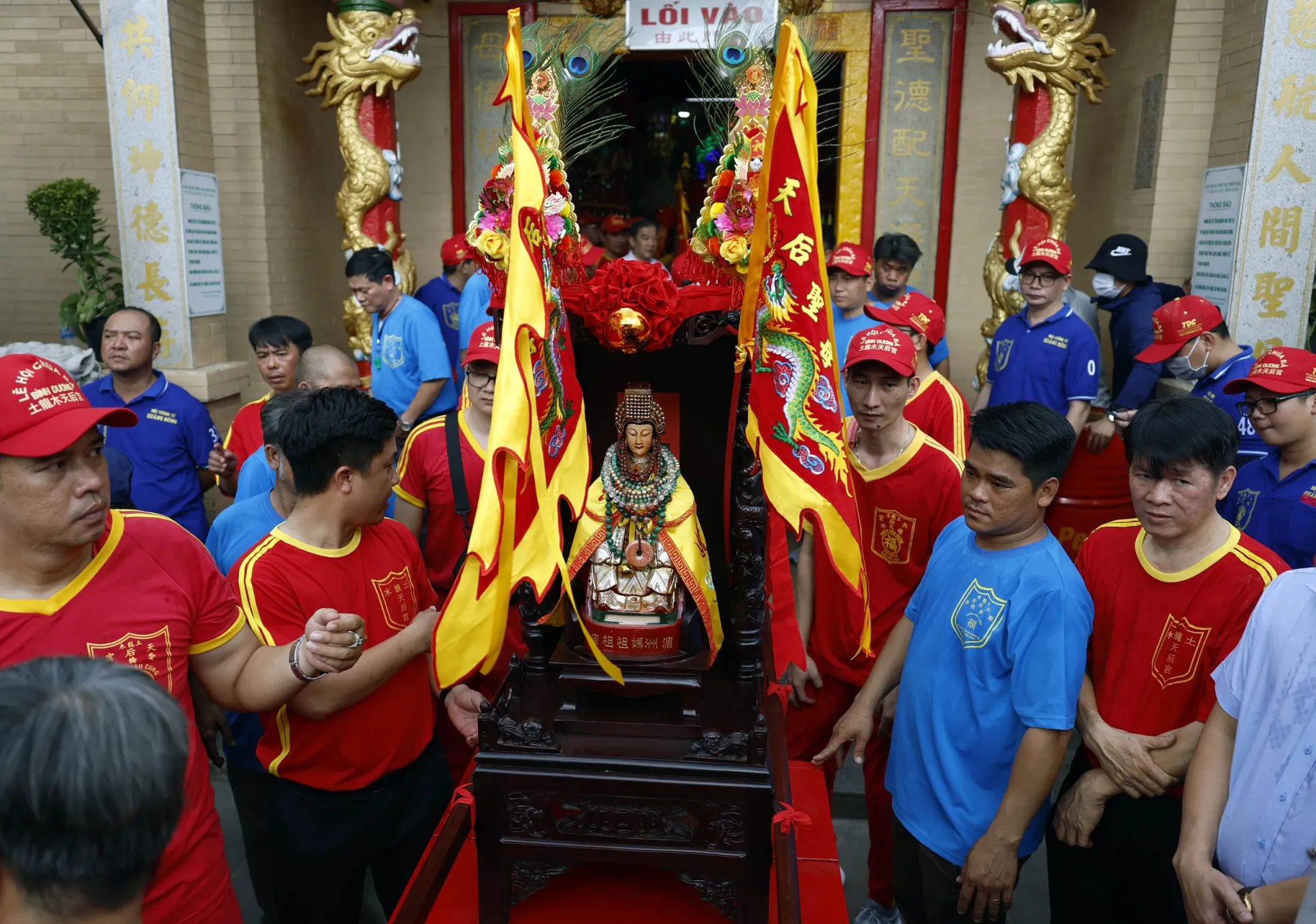 Kiệu bà tại Lễ hội chùa Bà Thiên Hậu