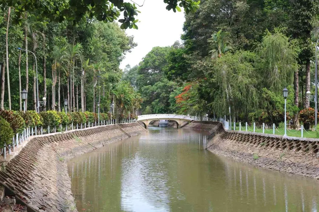 Khuôn viên địa điểm lưu niệm Chủ tịch Tôn Đức Thắng
